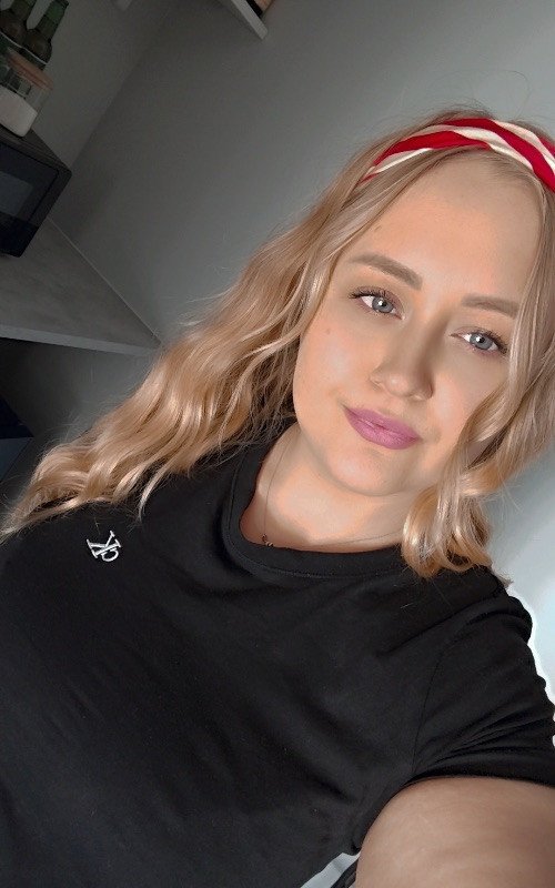 Verified Female dating profile in Aberdeen