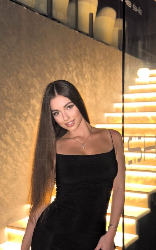 Verified Female dating profile in Paris